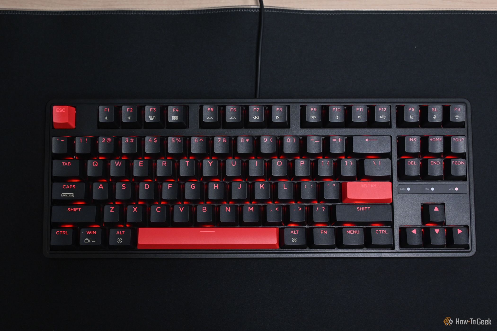 O teclado Keychron C3 Pro visto de frente. 