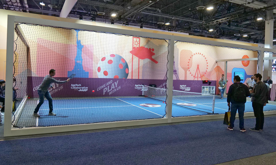 A quadra de pickleball da AARP na CES 2025