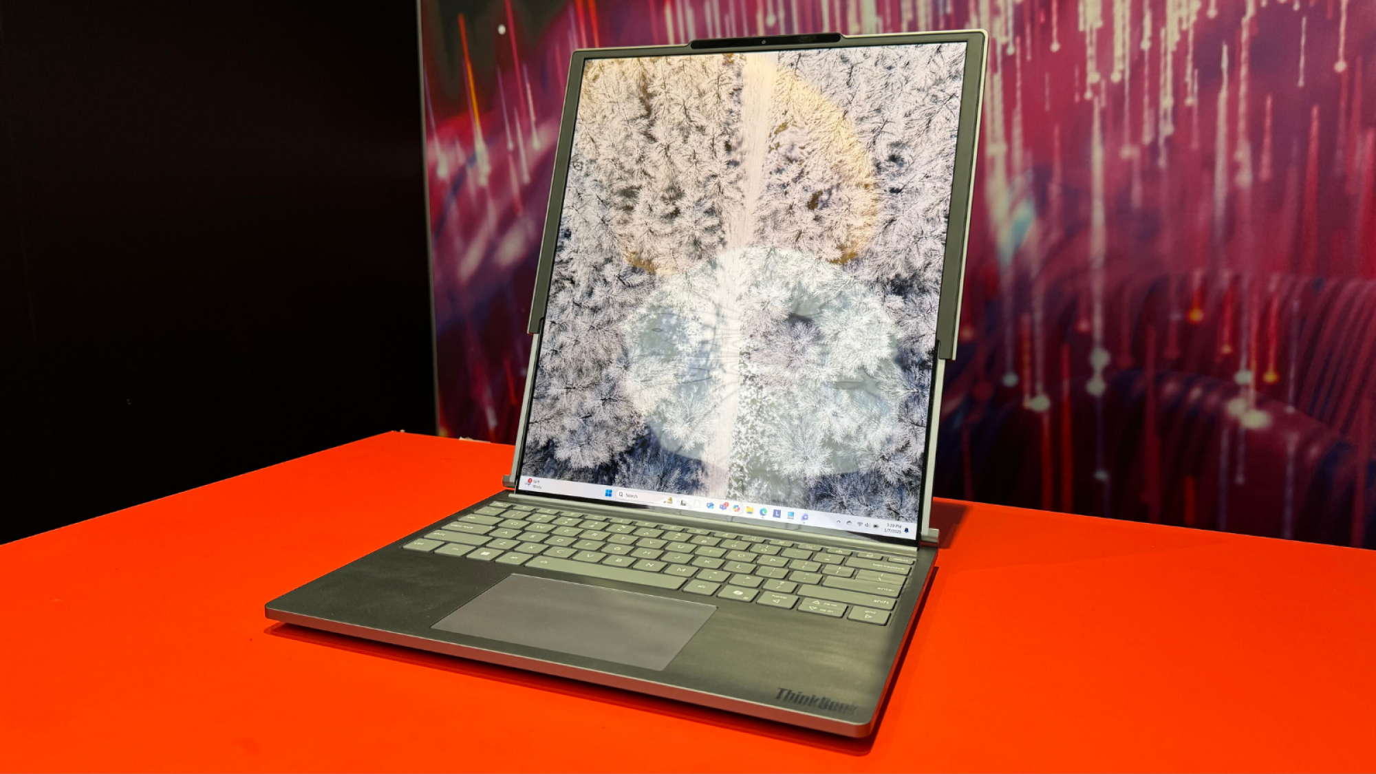 o Lenovo ThinkBook Plus Gen 6 rolável em ces 2025