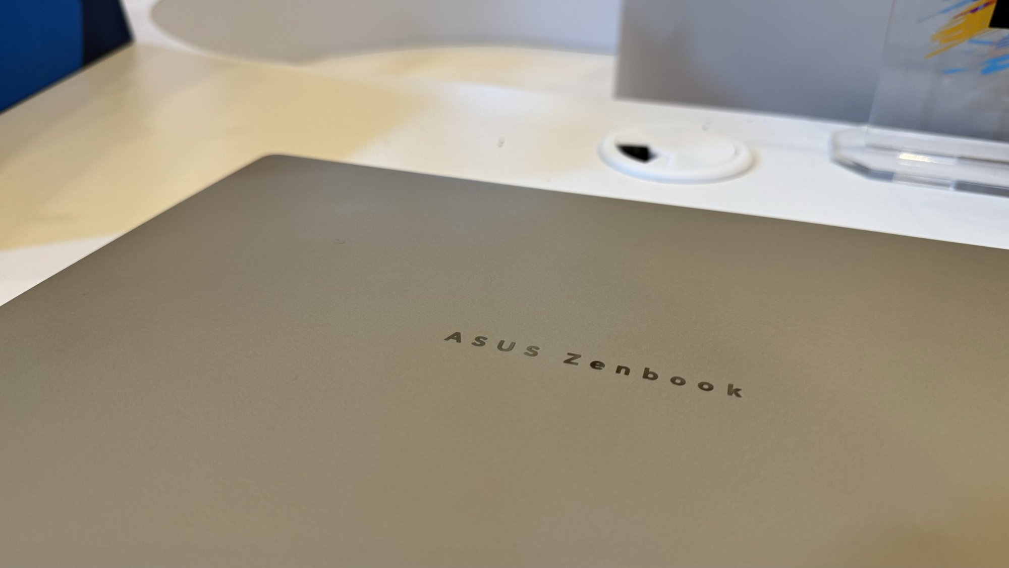 o asus zenbook a14 em ces 2025