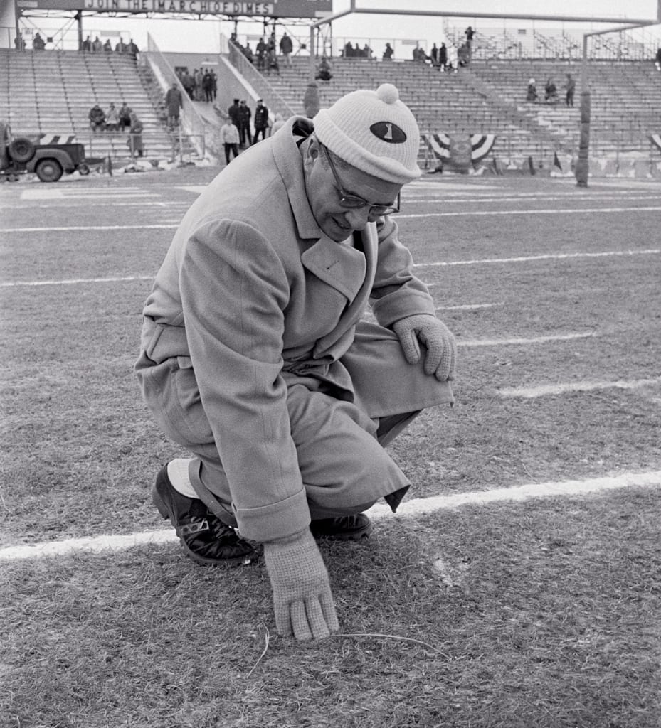 Como os times da NFL usam tecnologia tradicional para descongelar seus campos de futebol congelados