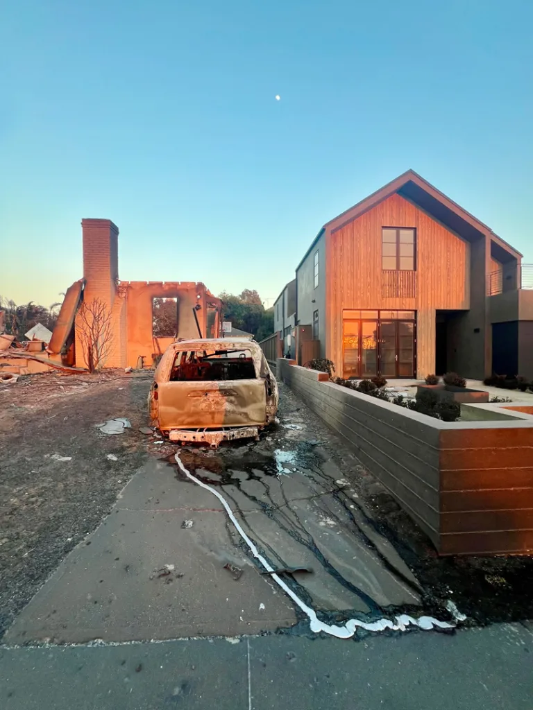 Por que essas casas sobreviveram aos incêndios em Los Angeles