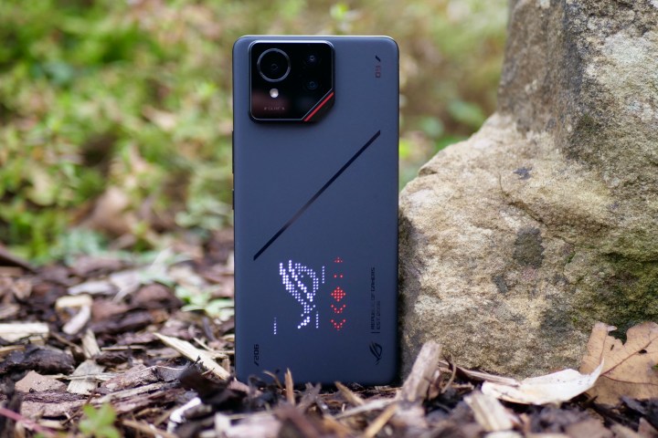 A parte traseira do Asus ROG Phone 9 Pro.