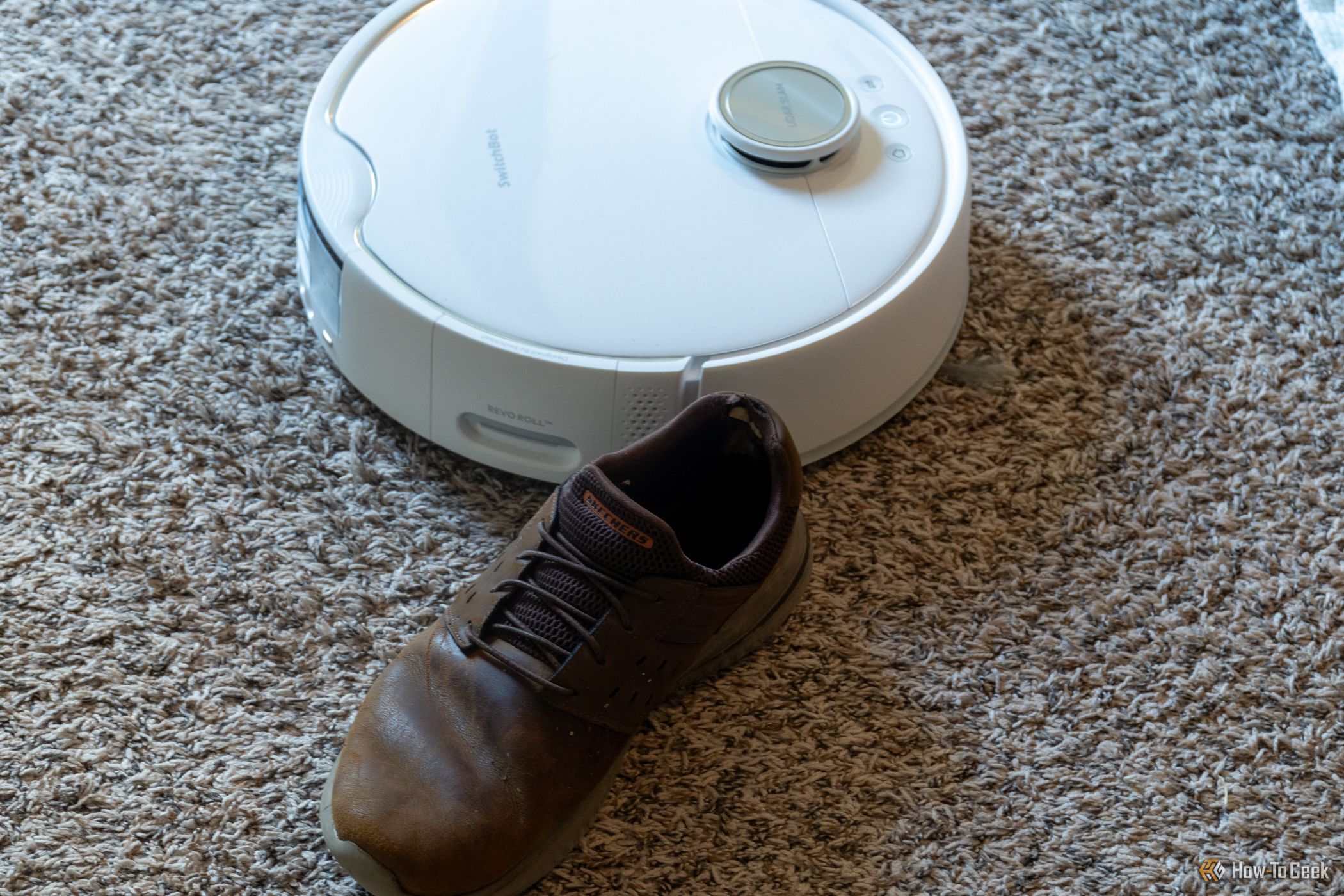 SwitchBot S10 Robot Vacuum AI Detecção de objetos movendo-se em torno do sapato