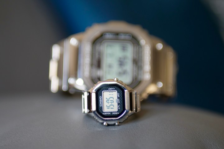 Casio Ring Watch com o Casio G-Shock GMW-B5000.