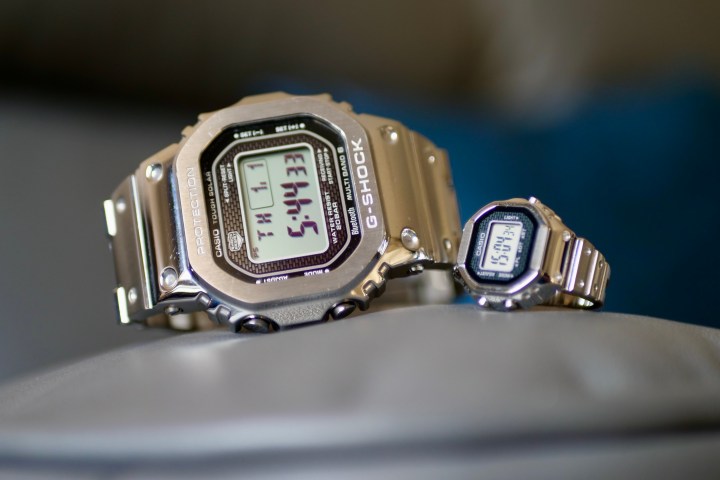 O Casio Ring Watch com o Casio G-Shock GMW-B5000.