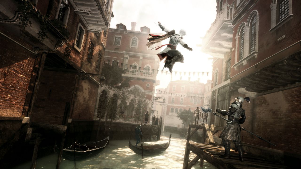 Ezio atacando um guarda em Assassin's Creed 2.