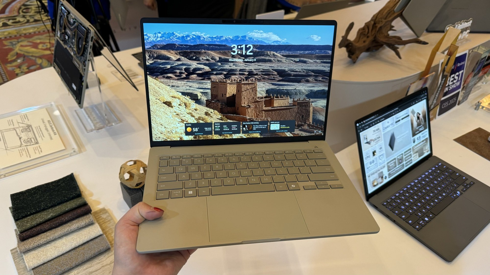 o asus zenbook a14 em ces 2025