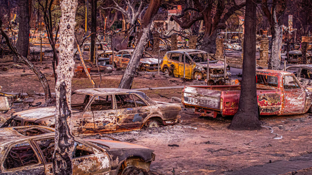 O número de mortos em incêndios em Los Angeles pode chegar a milhares devido à fumaça tóxica
