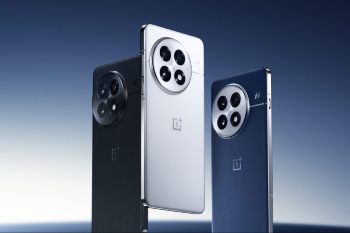 Renderizações oficiais do produto OnePlus 13 mostrando as cores do painel traseiro.