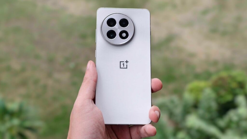 Por que o OnePlus 13R é o telefone Android com melhor valor que você pode comprar agora